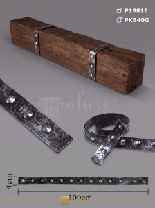 Tavan rustic cu grinzi decorative din poliuretan imitație lemn și perete placat cu profile buștean.