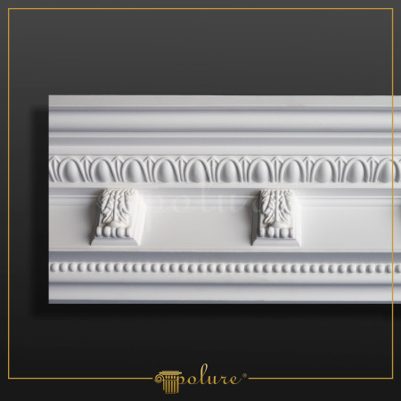 Amenajare interioară de sală de nunți cu coloane, arcuri curbate și profile decorative din poliuretan