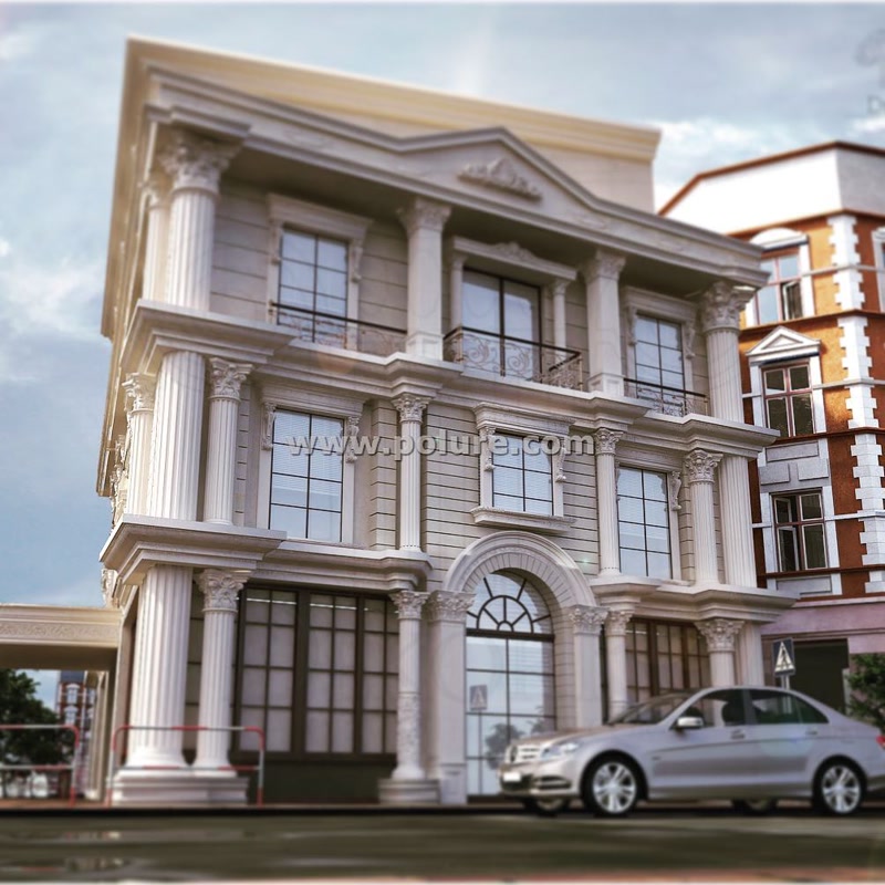 Poliuretan Elemente Fațadă Hotel Coloane și Ancadramente Fațada clasică din poliuretan este o soluție constructivă de înaltă densitate de 150-220 kg/m³ (țintă ~160 kg/m³) destinată finisajelor exterioare pentru clădiri comerciale și spații hoteliere. În această aplicație, arhitectura neoclasică este structurată prin îmbinarea coloanelor circulare P5830, P5840 și P5860 cu pilaștrii decorativi P5040 și P5040B. Spre deosebire de mortarul clasic sau polistirenul expandat, poliuretanul oferă o rezistență mecanică ridicată și un coeficient de absorbție a apei de sub 0.1%, împiedicând apariția fisurilor cauzate de ciclurile de îngheț-dezgheț.

Zona ferestrelor este conturată cu ajutorul ancadramentelor din poliuretan P1456, P1459 și P1460, completate la nivelul superior de frontoane și cornișe decorative P2839. Montajul profilelor pe structura de zidărie se realizează prin lipire chimică cu adeziv poliuretanic structural și fixare mecanică suplimentară în dibluri din oțel inoxidabil. Stabilitatea termică a materialului în intervalul -100 °C / +80 °C garantează păstrarea geometriei profilului chiar și în condiții de expunere solară directă pe fațadele orientate spre sud.

Arcul de la intrarea principală și pilaștrii de susținere integrează console decorative P9950 pentru distribuția vizuală a încărcării estetice. Fiecare îmbinare dintre segmentele de coloană poliuretanică și capiteluri se tratează cu adeziv flexibil de îmbinare, urmată de șlefuire cu hârtie abrazivă de granulație 180 pentru obținerea unei suprafețe omogene. Finisarea exterioară se execută prin aplicarea a două straturi de vopsea elastomeric-acrilică cu protecție UV, asigurând o durabilitate îndelungată fără decojire.

Utilizarea elementelor ornamentale din poliuretan reduce greutatea structurală pe fațadă cu până la 75% comparativ cu metodele tradiționale din ipsos sau piatră cioplită. Această reducere de greutate simplifică manipularea pe șantier și permite montajul rapid la înălțime fără a solicita structura de rezistență a clădirii. Pentru echipele de montaj și firmele de construcții, sistemul modular din poliuretan asigură timpi reduși de execuție și costuri reduse de întreținere pe termen lung.