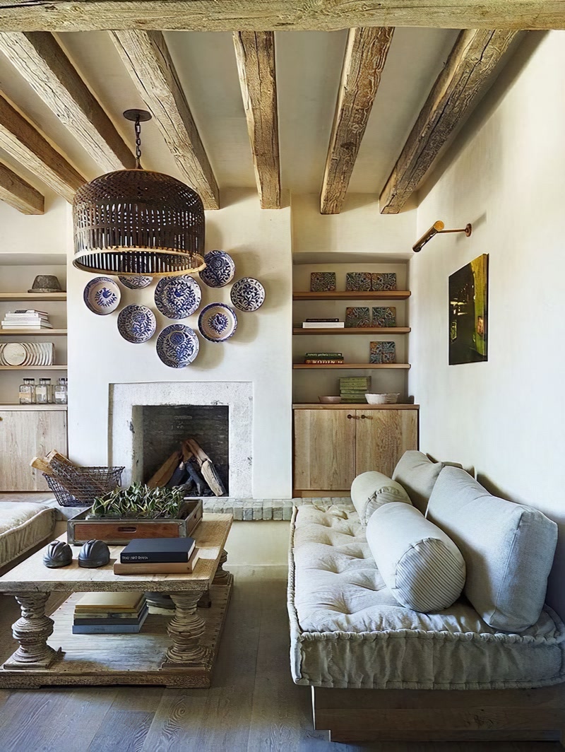 Grinzi din Poliuretan pentru Tavan Rustic si Decor Interiort Grinzile din poliuretan reprezintă elemente arhitecturale decorative ideale pentru simularea structurilor tradiționale din lemn masiv, oferind un finisaj rustic fără a încărca structura de rezistență a clădirii. În amenajările de interior contemporane, tavanele decorate cu profilatură din spumă poliuretanică de înaltă densitate, cuprinsă între 150 și 150-220 kg/m³ (țintă ~160 kg/m³), reușesc să reproducă fidel textura, fibra și imperfecțiunile lemnului cioplit manual. Modelele precum P1981D, P1981E, P1981F, P1981G și P1981K sunt proiectate sub formă de profile U sau grinzi pline de mici dimensiuni, permițând mascarea cablurilor electrice sau a altor trasee tehnice din spațiul de zi. Utilizarea acestor profile aduce un plus de caracter estetic, menținând un nivel ridicat de izolare termică și fonică la nivelul plafonului.
Montajul grinzilor decorative din poliuretan pe tavanul unui salon necesită un plan tehnic precis și utilizarea unor adezivi structurali pe bază de poliuretan sau hibrizi polimerici. Structura de susținere se realizează de obicei cu șipci din lemn ancorate direct în placă la distanțe de 40-50 cm, peste care profilele din poliuretan se fixează prin lipire și prindere mecanică secundară. Toleranța scăzută la dilatare termică a poliuretanului rigid, cu stabilitate dimensională în intervalul de temperatură cuprins între -100 °C / +80 °C, previne apariția fisurilor la îmbinări în timp. Rosturile dintre elementele P1981D, P1981E sau P1981K sunt etanșate cu mastic acrilic flexibil, garantând o continuitate vizuală impecabilă înainte de aplicarea vopselei lavabile pe bază de apă.
Comparativ cu grinzi naturale din lemn masiv, soluțiile decorative din poliuretan oferă un coeficient de absorbție a apei de sub 1%, fiind complet imune la umiditate, mucegai și atacul insectelor xilofage. Lemnul natural necesită uscări îndelungate și tratamente periodice contra dăunătorilor, având totodată o greutate specifică mare ce solicită planșeul. În schimb, un profil din poliuretan de dimensiuni mari cântărește semnificativ mai puțin, simplificând radical logistica pe șantier și reducând timpii de punere în operă cu peste 60%. Suprafața profilată poate fi finisată cu baițuri acrilice sau patine speciale pentru a obține nuanța dorită de stejar, nuc sau lemn învechit.
Pentru echipele de renovare și antreprenori, integrarea grinzilor din poliuretan în proiectele rezidențiale reprezintă o opțiune eficientă din punct de vedere al costurilor și manoperei. Versatilitatea gamei P1981 permite combinații modulare între căpriori, bușteni și grinzi principale, facilitând crearea unor casetoane sau rețele paralele specifice stilului rustic mediteranean. Datorită rezistenței excelente la șocuri mecanice ușoare și a rigidității optime, materialul nu se deformează în timpul manipulării. Alegerea filtrelor corecte de adeziv și respectarea timpilor de polimerizare asigură un plafon decorativ durabil, pregătit pentru utilizare pe termen lung fără cerințe complexe de întreținere.