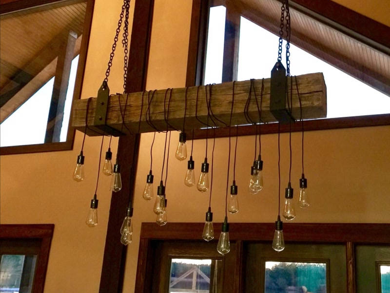 Grindă Poliuretan Decorativă  Grindă decorativă din poliuretan turnat, cu textură de lemn, ușoară și rezistentă la umiditate. Densitate 150-220 kg/m³ (țintă ~160 kg/m³),