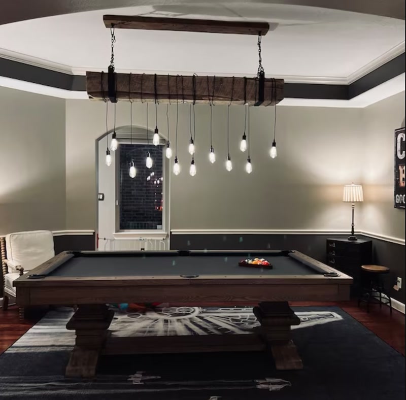 Corpuri Iluminat Rustice  Elemente decorative din poliuretan pentru tavane rustice cu corpuri de iluminat: grinzi cu canal de cablu, rozete și profile amorsate, ușoare și fi