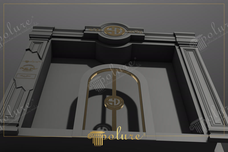 Sistem de Fațadă din Poliuretan pentru Portal Spațiu Comercial Structura de fațadă din poliuretan de înaltă densitate (150-220 kg/m³ (țintă ~160 kg/m³)) pentru portaluri comerciale oferă o soluție tehnică durabilă și rezistentă la intemperii. Profilarea arhitecturală include pilatri laterali cu casete adânci, o grindă superioară cu medalion central și un arc interior decorativ de încadrare. În comparație cu prefabricatele din beton sau ipsos, elementele din poliuretan au o greutate redusă, simplificând ancorarea pe structura existentă a clădirii fără a încărca fațada.

Montajul cadrelor și pilatrilor din poliuretan pe fațadă se efectuează prin lipire structurală cu adeziv poliuretanic monocomponent și fixare mecanică suplimentară cu dibluri din oțel inoxidabil. Pentru a preveni fisurile cauzate de dilatările termice în intervalul de temperatură cuprins între -100 °C / +80 °C, rosturile dintre profile se îmbină cu un adeziv special pentru spărturi și se lasă un rost tehnologic de 2-3 mm la joncțiunile mari. Suprafața mecanic prelucrată se șlefuiește fin cu hârtie abrazivă de granulație 180-220 înainte de aplicarea amorsei.

Proprietățile hidrofobe ale poliuretanului rigid asigură o rată de absorbție a apei sub 1%, prevenind exfolierea vopselei și degradarea prin îngheț-dezgheț. Finisarea suprafețelor se realizează prin aplicarea unui strat primar de amorsă acrilică, urmat de vopsea de exterior rezistentă la razele UV. În acest proiect, contrastul vizual este obținut prin finisarea mată antrasit a fundalului și aplicarea de pigmenți metalici aurii pe detaliile emosate și logoul central.

Pentru spațiile comerciale precum magazine, bijuterii sau showroom-uri, fațada din poliuretan reprezintă o investiție eficientă datorită costurilor reduse de întreținere și vitezei de execuție. Profilele pre-amorsate din fabrică permit o finisare rapidă pe șantier, reducând timpul de sistare a activității comerciale. Curățarea suprafețelor se face simplu, prin spălare cu jet de apă sub presiune moderată, fără riscul deteriorării elementelor decorative.