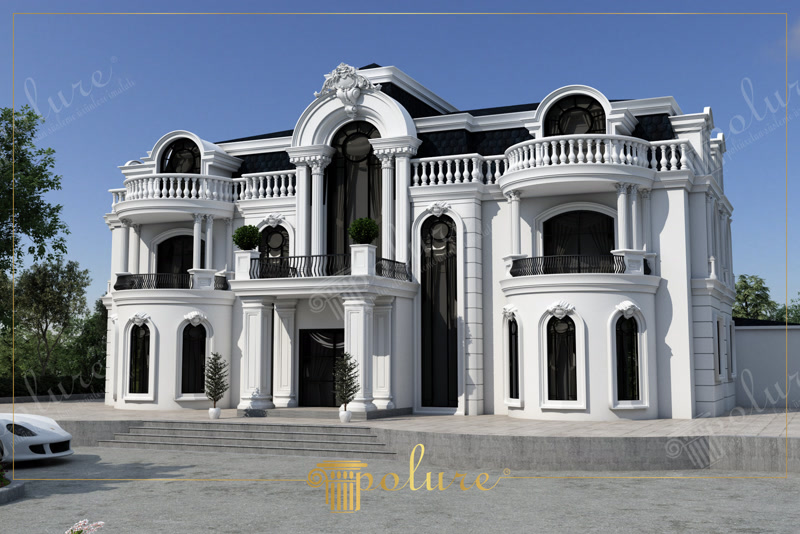 Fatada Clasic Decorata cu Profile si Coloane din Poliuretan Fațada clasică realizată cu elemente decorative din poliuretan de înaltă densitate, având o valoare de 150-220 kg/m³ (țintă ~160 kg/m³), oferă o rezistență mecanică superioară și un finisaj arhitectural impecabil pentru vile rezidențiale de lux. Ancadramentele de ferestre arcuite, coloanele masive cu capiteluri corintice, cornișele sculptate și balustradele integrate creează o structură tridimensională complexă care nu încarcă structura de rezistență a clădirii. În comparație cu stucaturile tradiționale realizate din beton sau ipsos, elementele din poliuretan elimină definitiv punțile termice și previn apariția fisurilor cauzate de dilatările termice sezoniere la temperaturi extreme cuprinse între -100 °C / +80 °C.
Procesul de montaj al sistemelor din poliuretan pe fațadele exterioare necesită utilizarea adezivilor poliuretanici structurali de înaltă performanță și ancorare mecanică din oțel inoxidabil pentru elementele voluminoase. La îmbinările de profil, se aplică un adeziv special de sudură chimică în strat de 2-3 mm, urmat de o șlefuire fină cu hârtie abrazivă de granulație 180-240 după uscarea completă. Ancadramentele arcuite ale ferestrelor sunt debitate la unghiuri precise, asigurând o îmbinare etanșă împotriva pătrunderii apei de ploaie. Rata de absorbție de apă de sub 1% garantează o stabilitate dimensională impecabilă și protecție totală împotriva igrasiei pe întreaga durată de exploatare a obiectivului.
Profilele de cornișă, solbancurile și brâurile intermediare din poliuretan au un rol tehnic esențial în îndepărtarea apelor meteorice de pe suprafața tencuielii decorative principale. În acest proiect, coloanele de rezistență sunt îmbrăcate elegant în semicoloane din poliuretan, soluție ce permite mascarea rapidă a stâlpilor din beton armat fără lucrări suplimentare de zidărie. Suprafețele profilelor sunt pre-tratate din fabrică cu un grund acrilic special, optimizat pentru aplicarea ulterioară a vopselelor exterioare pe bază de rășini siliconice sau silicați. Această acoperire protectoare împiedică degradarea materialului cauzată de expunerea prelungită la radiațiile ultraviolete și ciclurile repetate de îngheț-dezgheț.
Pentru firmele de construcții și meșterii aplicatori, integrarea elementelor decorative din poliuretan eficientizează procesul de lucru, reducând timpul de instalare pe fațadă cu până la 50% comparativ cu piatra naturală sau cimentul prekast. Greutatea redusă a pieselor facilitează manipularea în siguranță pe schele, eliminând necesitatea macarelelor sau a altor utilaje grele. Aplicarea ulterioară a unei vopsele de exterior super-lavabile oferă o suprafață cu proprietăți hidrofobe și autocurățare, păstrând detaliile geometrice și ornamentale intacte timp de zeci de ani fără intervenții majore de reparație.