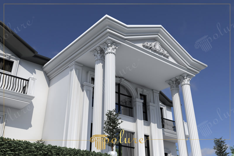 Poliuretan Elemente Decorative Fatada si Coloane Portic Vila Elementele decorative din poliuretan de înaltă densitate (peste 150-220 kg/m³ (țintă ~160 kg/m³)) reprezintă soluția tehnică optimă pentru placarea și ornamentarea fațadelor rezidențiale de mari dimensiuni. Structura monumentală a porticului prezentat în imagine integrează coloane de sprijin cu caneluri verticale și capiteluri ornamentale, fixate prin ancorare mecanică pe structura de beton și lipire cu adeziv poliuretanic structural. Datorită rezistenței ridicate la ciclurile de îngheț-dezgheț și absorbției de apă sub 1%, aceste profile își păstrează stabilitatea dimensională în orice condiții meteorologice.

Sistemul constructiv al acestei fațade clasice îmbină mai multe tipuri de profile polimerice: coloane structurale compozite, cornișe decorative cu profilatură adâncă, frontoane ornamentate și ancadramente de geam cu arce circulare. Coloanele cu înălțime de peste 5 metri susțin vizual antablamentul porticului, fără a adăuga o încărcare structurală excesivă asupra sistemului de izolație termică (ETICS). Suprafața amorsată din fabrică oferă o aderență excelentă pentru straturile ulterioare de finisaj sintetic.

Etapele de montaj pe șantier necesită îmbinări etanșe realizate cu adeziv special pentru rosturi poliuretanice, urmate de șlefuire fină cu granulație P150 sau P180 după uscarea completă. Ulterior, pe întreaga suprafață a profilelor se aplică două straturi de vopsea lavabilă de exterior pe bază de rășini acrilice sau siliconice, asigurând o protecție optimă împotriva radiațiilor UV și a variațiilor termice între -100 °C / +80 °C. Această metodă previne apariția fisurilor în zonele de îmbinare dintre module.

Comparativ cu prefabricatele tradiționale din beton sau ipsos, elementele din poliuretan elimină complet punțile termice pe anvelopanta clădirii și reduc considerabil timpul de punere în operă. Masa redusă a ansamblului permite ancorarea sigură chiar și pe fațade deja termoizolate cu polistiren sau vată minerală, garantând o durabilitate de lungă durată fără necesitatea unor lucrări complexe de întreținere structurală.
