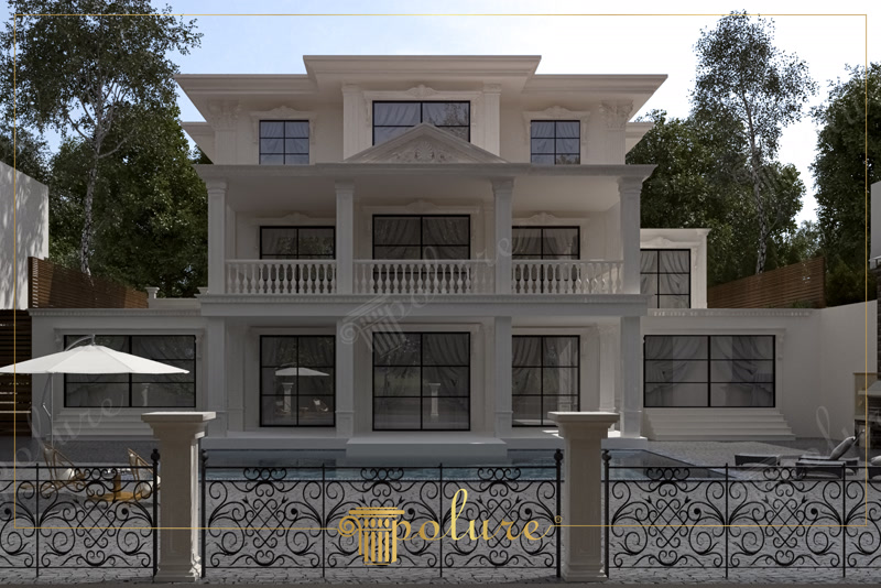Sisteme de Fațadă din Poliuretan pentru Vile Clasice Plăcile și elementele decorative din poliuretan de înaltă densitate reprezintă soluții tehnice profesionale pentru placarea și decorarea fațadelor de vile în stil clasic. În proiectul prezentat, fațada cu trei niveluri utilizează profile decorative exterioare fabricate din poliuretan cu o densitate structurală cuprinsă între 150 și 150-220 kg/m³ (țintă ~160 kg/m³), oferind o rezistență mecanică superioară în comparație cu polistirenul expandat clasic. Elementele verticale, reprezentate prin coloane și pilastri decorativi, susțin vizual balcoanele și creează o structură arhitecturală echilibrată, fără a adăuga o greutate suplimentară pe structura de rezistență a clădirii.

Procesul de montaj al profilelor din poliuretan la exterior necesită utilizarea unui adeziv poliuretanic monocomponent pentru lipire, combinat cu fixare mecanică prin dibluri din inox sau ancore chimice. Materialul prezintă o stabilitate dimensională excelentă și o rată de absorbție a apei de sub 1%, ceea ce elimină riscul de igrasie, exfoliere sau distrugere prin îngheț-dezgheț în intervalul termic extrem de la -100 °C / +80 °C. Stratul de grund aplicat din fabrică asigură o aderență optimă a adezivilor structurali pe suprafața profilului.

Înnădirea profilurilor de cornișă, ancadramente de ferestre și îmbinarea elementelor de la nivelul frontonului triunghiular se realizează prin utilizarea adezivului special de îmbinare flexibil. După polimerizarea completă a adezivului, rosturile sunt șlefuite cu hârtie abrazivă cu granulație 180 sau 240 pentru a obține o suprafață perfect netedă și invizibilă. Această tehnologie de îmbinare previne apariția fisurilor capilare cauzate de dilatările termice naturale ale clădirii pe parcursul schimbărilor de sezon.

Etapa finală de finisare implică aplicarea a două straturi de vopsea acrilică sau elastomerică de exterior cu protecție UV ridicată. Spre deosebire de elementele din beton sau mortar prefabricat, ancadramentele și cornișele din poliuretan se manipulează ușor pe schelă, reducând timpul de instalare cu până la 50%. Structura compactă a materialului garantează o durabilitate de lungă durată și menținerea detaliilor arhitecturale clare fără intervenții frecvente de întreținere.
