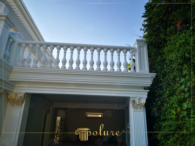Cornișe de Exterior din Poliuretan  Cornișe de exterior din poliuretan turnat: unghiuri precise, rezistență la ploaie și îngheț, greutate mică și montaj cu adeziv poliuretanic la