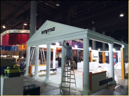 Atingeri estetice cu modele de coloane și stâlpi din poliuretan în decorarea exterioară neoclasică coloană din poliuretan neoclasic exterior fațadă coloană corintică cap modele de stâlp streașină turnare panou de poliuretan acoperire decor exterior arhitectură clasică design neoclasic estetica clădirii