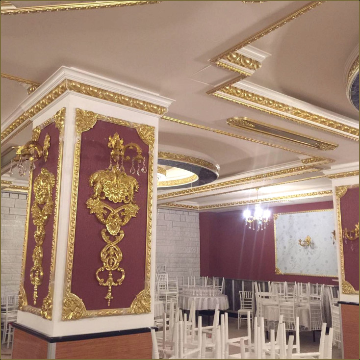 Poliuretan Decor Interior pentru Săli de Nuntă: Modele Clasice de Design și Idei de Decorare <p>

<h1>Poliuretan Decor Interior pentru Săli de Nuntă: Modele Clasice de Design și Idei de Decorare</h1>
<p>Decorarea sălilor de nuntă cu poliuretan oferă o atmosferă clasică și elegantă, transformând orice spațiu într-un cadru de vis pentru ziua cea mare. Poliuretanul, datorită flexibilității și diversității sale, permite crearea unor decorațiuni interioare sofisticate, care să se potrivească oricărui stil de nuntă.</p>
<h2>Modele Clasice de Design</h2>
<p>Modelele clasice de design în decorul din poliuretan includ coloane grecești, cornișe elaborate, rozete pentru tavan și borduri decorative. Aceste elemente pot fi utilizate pentru a adăuga un sentiment de grandiozitate și eleganță sălilor de nuntă. De asemenea, folosirea detaliilor arhitecturale precum balustradele și pilonii din poliuretan poate crea un efect vizual impresionant, aducând un omagiu esteticii clasice.</p>
<h2>Idei de Decorare</h2>
<ul>
<li><strong>Iluminare Accentuată:</strong> Folosirea poliuretanului pentru a crea elemente de iluminat, cum ar fi candelabre sau rame de lumină, poate adăuga o atmosferă caldă și primitoare.</li>
<li><strong>Tavane False:</strong> Un tavan fals din poliuretan, decorat cu modele complexe, poate adăuga adâncime și interes vizual sălii de nuntă.</li>
<li><strong>Elemente Tematice:</strong> Pentru nunțile cu o temă specifică, poliuretanul poate fi sculptat în forme care reflectă tema, oferind un decor personalizat și unic.</li>
<li><strong>Pereți Accent:</strong> Crearea unui perete accent cu panouri decorative din poliuretan poate servi drept fundal perfect pentru fotografii sau ca punct focal al sălii.</li>
</ul>
<p>În concluzie, folosirea poliuretanului în decorul interior al sălilor de nuntă oferă o varietate de opțiuni pentru a crea un spațiu memorabil și elegant. De la elemente arhitecturale clasice la detalii personalizate, poliuretanul permite realizarea viziunii cuplului în cel mai minunat mod posibil.</p>

</p><br><hr></hr>