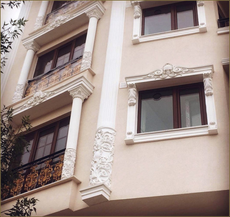 Poliuretan Exterioare Clădiri Decor Modele DECORAȚIUNI EXTERIOARE CLASICE HOTEL Idei de Design și Exemple <p>
<article>
<h1>Poliuretan Exterioare Clădiri Decor Modele - Idei de Design pentru Hoteluri Clasice</h1>
<p>Decorarea exterioarelor clădirilor, în special a hotelurilor clasice, necesită o atenție deosebită la detalii pentru a impresiona și a atrage vizitatori. Utilizarea poliuretanului în decorul exterior al clădirilor oferă nu numai o estetică remarcabilă, dar și o durabilitate crescută în fața factorilor de mediu. În acest articol, explorăm diverse idei de design și exemple de modele de decorațiuni exterioare realizate din poliuretan pentru hoteluri clasice.</p>
<section>
<h2>Avantajele Utilizării Poliuretanului în Decorul Exterior</h2>
<p>Poliuretanul, datorită flexibilității și rezistenței sale, este un material ideal pentru decorațiunile exterioare. Acesta nu numai că rezistă la variații de temperatură, umiditate și alți factori de degradare, dar poate fi și modelat într-o varietate de forme complexe, permițând crearea unor decorațiuni exterioare unice și personalizate.</p>
</section>
<section>
<h2>Modele și Stiluri de Decor Exterior din Poliuretan</h2>
<p>De la cornișe, coloane, balustrade, până la ornamente de ferestre și uși, poliuretanul poate fi utilizat pentru a adăuga un plus de eleganță și stil clădirilor. Modelele variază de la cele clasice, inspirate din arhitectura greco-romană, până la cele mai moderne, oferind astfel o gamă largă de opțiuni pentru orice tip de clădire.</p>
</section>
<section>
<h2>Idei de Design pentru Hoteluri Clasice</h2>
<p>Pentru hotelurile care doresc să își păstreze și să își accentueze caracterul clasic, utilizarea decorațiunilor exterioare din poliuretan poate fi o soluție ideală. Elemente precum coloanele stilizate, cornișele elaborate și frontoanele ornamentale pot adăuga o notă de distincție și eleganță. Combinarea acestor elemente cu o schemă de culori adecvată și iluminat exterior strategic poate transforma orice hotel într-o clădire emblematică și atrăgătoare.</p>
</section>
<section>
<h2>Exemple de Proiecte Reușite</h2>
<p>Un exemplu remarcabil este Hotelul Regal din centrul istoric, care a ales să își renoveze fațada cu ornamente din poliuretan. Acestea au inclus coloane corintice, cornișe bogat decorate și balustrade elegante. Rezultatul a fost o transformare spectaculoasă, care nu numai că a îmbunătățit aspectul exterior al hotelului, dar a și contribuit la creșterea atractivității sale pentru turiști.</p>
</section>
<footer>
<p>Pentru mai multe informații și inspirație în decorarea exterioară a hotelurilor clasice cu poliuretan, rămâneți conectați la site-ul nostru.</p>
</footer>
</article>
</p><br><hr></hr>