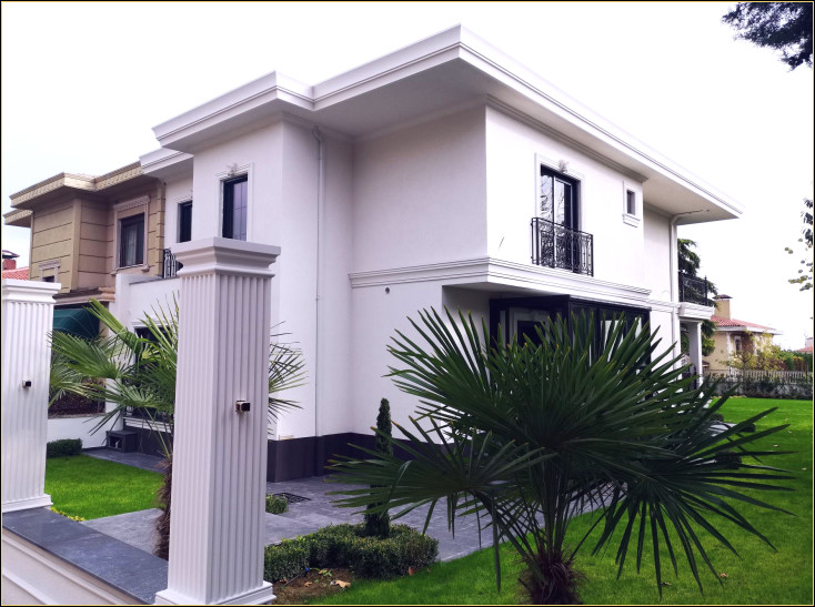 Design Exterior Modern pentru Vile cu Decor din Poliuretan - Idei și Modele de Decorație <p>
<article>
<h1>Design Exterior Modern pentru Vile cu Decor din Poliuretan - Idei și Modele de Decorație</h1>
<p>Designul exterior modern al vilelor a evoluat semnificativ în ultimii ani, iar utilizarea decorului din poliuretan a devenit o tendință populară datorită versatilității și durabilității sale. Acest material ușor, dar rezistent, oferă o mare varietate de opțiuni pentru decorarea și personalizarea exterioarelor caselor, transformându-le în adevărate opere de artă arhitecturală.</p>
<h2>Idei de Decor Exterior din Poliuretan</h2>
<p>Poliuretanul poate fi utilizat pentru a crea diverse elemente decorative exterioare, cum ar fi:</p>
<ul>
<li>Ornamente și profiluri pentru fațade</li>
<li>Coloane și balustrade</li>
<li>Cornișe și chenare pentru ferestre și uși</li>
<li>Elemente decorative pentru acoperișuri și muchii</li>
</ul>
<p>Aceste elemente pot adăuga un caracter distinct și un stil rafinat oricărei vile, contribuind la crearea unei impresii de lux și eleganță.</p>
<h2>Modele de Decorație cu Poliuretan pentru Exteriorul Vilă</h2>
<p>Există o multitudine de modele din care proprietarii de case pot alege pentru a-și decora vilele. Iată câteva exemple:</p>
<ul>
<li><strong>Stil Clasic:</strong> Utilizarea de coloane corintice sau ionice, cornișe elaborate și frize decorative pentru a oferi vilei un aspect grandios și atemporal.</li>
<li><strong>Stil Modern:</strong> Linii curate, forme geometrice și elemente minimaliste pentru a reflecta un stil de viață contemporan și avangardist.</li>
<li><strong>Stil Mediteranean:</strong> Arcade, balustrade și ornamente inspirate din arhitectura mediteraneană, creând o atmosferă caldă și primitoare.</li>
</ul>
<p>Indiferent de stilul ales, decorul din poliuretan poate fi vopsit în orice culoare pentru a se potrivi sau a contrasta cu schema de culori exterioară a vilei, oferind astfel posibilități nelimitate de personalizare.</p>
<h2>Avantajele Decorului din Poliuretan</h2>
<p>Decorul exterior din poliuretan prezintă mai multe avantaje, inclusiv:</p>
<ul>
<li>Rezistență la intemperii și la factori de mediu</li>
<li>Ușurință în instalare datorită greutății reduse</li>
<li>Mentenanță minimă</li>
<li>Flexibilitate în design și adaptabilitate la diferite stiluri arhitecturale</li>
<li>Costuri mai reduse comparativ cu materialele tradiționale</li>
</ul>
<p>În concluzie, utilizarea decorului din poliuretan pentru exteriorul vilă oferă o combinație ideală de estetică, durabilitate și cost-eficiență, transformând orice casă într-un adevărat punct de atracție.</p>
</article>
</p><br><hr></hr>