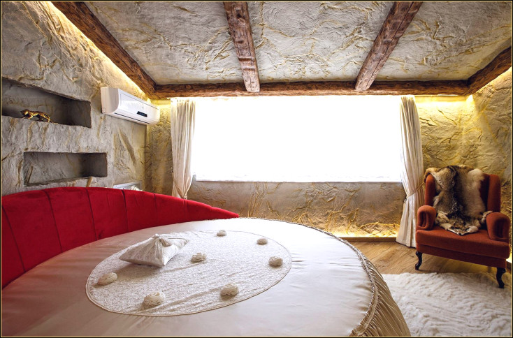 Poliuretan Cabane Montane Decorațiuni Interioare - Exemple de Design RUSTIC UNIC Idei de Decor și Modele pentru Inspiratie <p>
<article>
<h1>Design Rustic Unic cu Poliuretan în Cabane Montane: Idei de Decor și Inspirație</h1>
<p>Decorul rustic reprezintă o modalitate excelentă de a adăuga căldură și caracter unei cabane montane, creând un spațiu primitor și confortabil. Utilizarea poliuretanului în decorul interior al cabanelor montane oferă nu doar un aspect estetic deosebit, dar și o soluție practică și durabilă. Iată câteva idei de design și modele pentru a vă inspira în crearea unui spațiu unic.</p>
<h2>Elemente Decorative din Poliuretan</h2>
<p>Poliuretanul poate fi modelat într-o varietate de forme și modele, oferind posibilități nelimitate pentru decorul interior. De la grinzi false care imită lemnul vechi, până la ornamente de perete și cadre de ferestre, poliuretanul adaugă o notă de autenticitate și eleganță rustică.</p>
<h2>Avantajele Poliuretanului</h2>
<p>Pe lângă aspectul estetic, poliuretanul oferă și avantaje practice. Este un material ușor, rezistent la umiditate și dăunători, ceea ce îl face ideal pentru utilizarea în cabane montane. De asemenea, întreținerea este minimă, ceea ce permite proprietarilor să se bucure de frumusețea decorului fără griji suplimentare.</p>
<h2>Inspirație pentru Decor</h2>
<p>Pentru a crea un decor rustic unic în cabana dvs. montană, luați în considerare combinarea elementelor moderne cu cele tradiționale. Folosiți poliuretanul pentru a adăuga detalii arhitecturale interesante, cum ar fi coloane, coroane de tavan sau chiar panouri decorative pe pereți. Texturile naturale, cum ar fi piatra sau lemnul, alături de poliuretan pot crea un contrast plăcut și o atmosferă caldă.</p>
<h2>Modele și Idei de Decor</h2>
<p>Încorporarea elementelor din poliuretan în designul interior al cabanei montane poate transforma complet spațiul. Un semineu îmbrăcat în poliuretan cu aspect de piatră, de exemplu, poate deveni punctul focal al camerei. Grinzile din poliuretan pe tavan sau panourile decorative pe pereți pot adăuga profunzime și caracter. Pentru un efect deosebit, combinați diferite texturi și materiale pentru a crea un spațiu cu adevărat unic și personalizat.</p>
<p>Fie că doriți să adăugați doar câteva accente rustice sau să redecorați complet interiorul cabanei montane, poliuretanul oferă o soluție versatilă și estetică. Lăsați-vă inspirați de aceste idei și transformați cabana într-un refugiu montan de neuitat.</p>
</article>
</p><br><hr></hr>