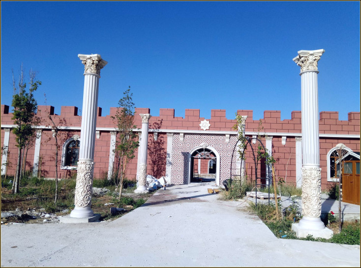 Poliuretan Poliuretan Castel Decor Exterior DECOR CLASIC EXTERIOR pentru Afaceri Modele de Design și Exemple Idei de Decorare <p>

    <article>
        <h1>Poliuretan Castel Decor Exterior - Idei pentru Afaceri</h1>
        <section>
            <h2>Introducere</h2>
            <p>Decorul exterior din poliuretan oferă o modalitate inovatoare și durabilă de a îmbunătăți aspectul exterior al clădirilor comerciale. Acest material versatil nu doar că adaugă un element estetic plăcut, dar și protejează fațada împotriva factorilor de mediu.</p>
        </section>
        <section>
            <h2>Modele de Design Clasic</h2>
            <p>Modelele clasice de decor exterior din poliuretan se inspiră din arhitectura tradițională, aducând un aer de eleganță și rafinament. Elementele precum coloanele, cornișele și balustradele pot fi personalizate pentru a se potrivi cu orice stil arhitectural.</p>
        </section>
        <section>
            <h2>Exemple și Idei de Decorare</h2>
            <ul>
                <li><strong>Accent pe Intrare:</strong> Folosirea decorului din poliuretan pentru a crea un portal impresionant poate face ca intrarea într-o afacere să fie memorabilă.</li>
                <li><strong>Fatade Accentuate:</strong> Adăugarea de elemente decorative pe fațada clădirii poate ajuta la diferențierea acesteia de clădirile învecinate.</li>
                <li><strong>Detalii Unice:</strong> Utilizarea poliuretanului pentru a adăuga detalii unice, cum ar fi embleme sau sigle personalizate, poate crește recunoașterea brandului.</li>
            </ul>
        </section>
        <section>
            <h2>Beneficii</h2>
            <p>Utilizarea poliuretanului în decorul exterior oferă numeroase avantaje, inclusiv rezistență la intemperii, ușurință în instalare și întreținere minimă. De asemenea, este o opțiune cost-eficientă pentru afaceri datorită durabilității sale.</p>
        </section>
        <footer>
            <p>Pentru mai multe informații și inspirație în decorul exterior din poliuretan, consultați un specialist în design. Cu abordarea potrivită, decorul exterior din poliuretan poate transforma orice clădire comercială într-un punct de reper impresionant.</p>
        </footer>
    </article>

</p><br><hr></hr>