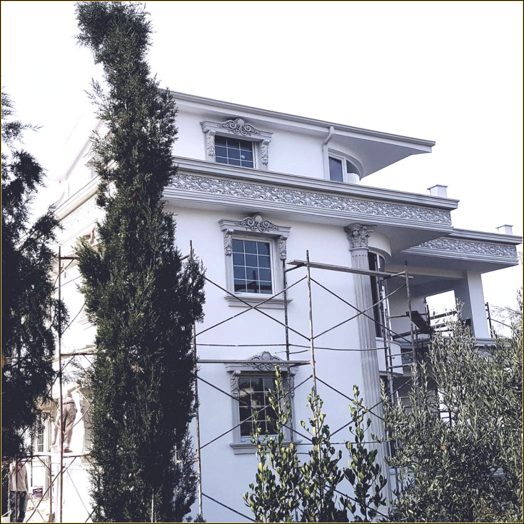 Poliuretan Villa Dış Cephe Klasik Süsleme | Dış Mekan Klasik Villa Dekorasyon Örnekleri ve Tasarım Fikirleri

Romanian: Decorațiuni Clasice Exterioare pentru Vile din Poliuretan | Exemple și Idei de Design pentru Decorația <p>

<h1>Decorațiuni Clasice Exterioare pentru Vile din Poliuretan</h1>
<p>Decorarea exteriorului unei vile cu elemente clasice din poliuretan este o modalitate excelentă de a adăuga eleganță și stil proprietății dumneavoastră. Poliuretanul, fiind un material versatil și durabil, oferă o varietate de opțiuni pentru a îmbogăți aspectul exterior al vilei. În continuare, vă prezentăm câteva exemple și idei de design pentru a vă inspira în decorarea exterioară a vilei dumneavoastră.</p>

<h2>Exemple de Decorare a Vilelor</h2>
<ul>
<li><strong>Coloane și Balustrade:</strong> Adăugarea de coloane și balustrade din poliuretan poate crea o impresie regală, îmbunătățind arhitectura clasică a vilei.</li>
<li><strong>Ornamente pentru Fațadă:</strong> Elemente decorative cum ar fi cornișe, rozete și brâuri pot adăuga un nivel de detaliu și rafinament fațadei.</li>
<li><strong>Elemente de Acoperiș:</strong> Folosirea de frize și alte ornamente pentru marginile acoperișului poate completa aspectul clasic al vilei.</li>
</ul>

<h2>Idei de Design pentru Exteriorul Vilei</h2>
<ul>
<li><strong>Paleta de Culori:</strong> Alegeți culori care complimentează materialul poliuretanului, cum ar fi nuanțe de alb, crem sau pasteluri subtile pentru a accentua detaliile clasice.</li>
<li><strong>Iluminat Exterior:</strong> Iluminatul strategic plasat poate evidenția frumos detaliile arhitecturale și poate oferi un aspect cald și primitor în timpul nopții.</li>
<li><strong>Peisagistică Complementară:</strong> Integrarea peisagisticii cu designul clasic al vilei poate crea o armonie vizuală, folosind plante și arbori care complimentează stilul arhitectural.</li>
</ul>

<p>Decorarea exteriorului unei vile cu elemente din poliuretan nu numai că îmbunătățește aspectul estetic, dar oferă și o soluție de lungă durată datorită durabilității materialului. Inspirându-vă din aceste exemple și idei, puteți transforma exteriorul vilei dumneavoastră într-o capodoperă clasică, care va atrage admirația tuturor.</p>

</p><br><hr></hr>