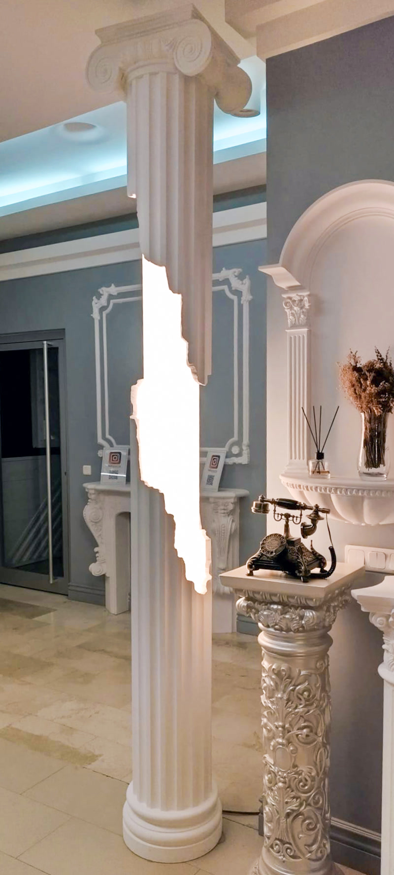 Decorative Illuminated Column Models Illuminated columns are modern decoration products that offer an aesthetic appearance and functional lighting in interior and exterior spaces. Combini