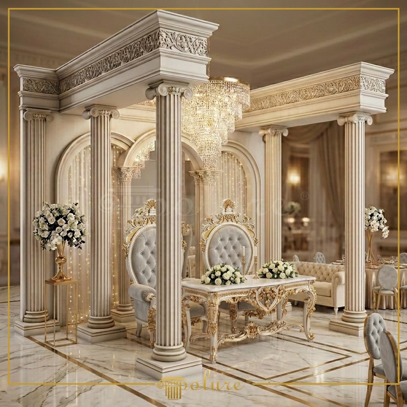 Coloane din Poliuretan Decorative cu Finisaj Patinat Coloane din poliuretan sculptat cu capiteluri clasice și finisaj negru aurit instalate pe profil interior.