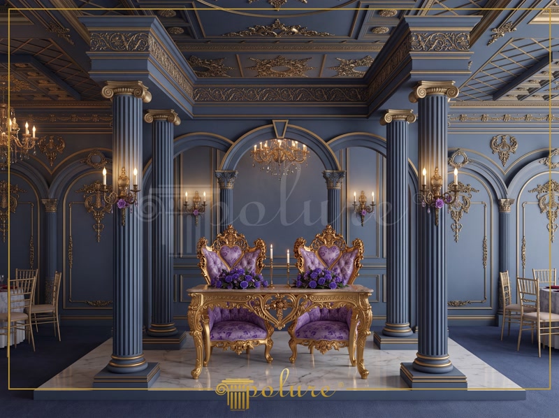 Poliuretan Structuri Decorative și Coloane pentru Săli Poliuretanul de înaltă densitate (150-220 kg/m³ (țintă ~160 kg/m³)) este un material structural ușor și rezistent, utilizat pentru realizarea decorurilor arhitecturale complexe în spații comerciale și săli de festivități. În acest proiect de amenajare, structura decorativă a peretelui principal combină coloane canelate din gamele P5220C, P5230I și P5520 cu profile flexibile P1456 pentru realizarea arcurilor semicirculare. Densitatea ridicată asigură o rezistență mecanică excelentă și o absorbție de apă sub 1%, prevenind deformările în timp cauzate de umiditate sau variații termice între -100 °C / +80 °C.

Montajul ansamblului architectural din poliuretan pe perete se bazează pe o ancorare mecanică combinată cu adezivi structurali poliuretanici pe bază de polimeri MS. Scurtările și debitările profilelor P1470 și ale pieselor arcuite (P1456D135VI, P1456D160VIA, P1456D160VID) se execută cu ferăstraie cu dinți fini, iar îmbinările dintre elemente necesită un rost tehnic de 2-3 mm sigilat cu adeziv special de îmbinare pentru a preveni fisurile la dilatație. Coloanele masive P5820 și capitulurile aferente sunt fixate pe structuri de ghidaj interne pentru a distribui uniform greutatea și a asigura o aliniere verticală perfectă.

Spre deosebire de ipsosul tradițional, polistirenul sau lemnul, piesa decorativă din poliuretan turnat oferă suprafețe extrem de netede, gata pregătite pentru vopsire cu vopsele pe bază de apă sau acrilice. Rezistența la impact mecanic direct și stabilitatea dimensională fac ca aceste profile P2812L și P2812R să nu se crape și să nu își piardă detaliile sculpturale fine în timpul procesului de finisare. În plus, greutatea redusă a coloanelor din poliuretan reduce considerabil sarcina pe structura de rezistență a clădirii și simplifică logistica pe șantier.

Aplicarea straturilor de finisaj pe profilele din poliuretan se realizatizează după șlefuirea ușoară a îmbinărilor cu hârtie abrazivă de granulație 240-320 și aplicarea unui grund de aderență. Aurirea decorativă și vopsirea în tonuri profunde de albastru și auriu accentuează reliefurile complexe ale profilatelor P1456 și ale elementelor sculptate. Rezultatul este un sistem decorativ durabil, ușor de întreținut în timp și complet rezistent la curățare uscată sau umedă, optim pentru spații cu trafic intens.