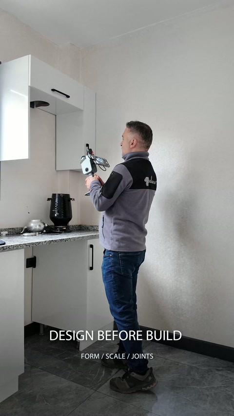 Scanerul captează configurația bucătăriei și corpurile de mobilier montate