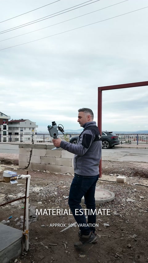 Operatorul colectează date în exterior pentru modelarea terenului din jur