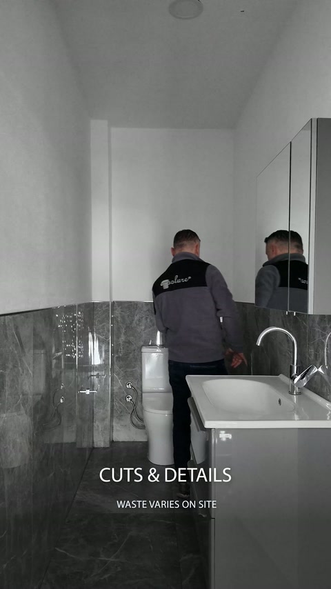 Releveul include baia, obiectele sanitare și finisajele deja montate