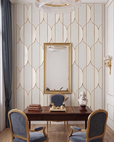 Perete crem auriu cu panouri decorative, oglindă și birou clasic