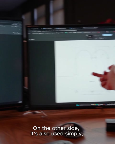 Vedere laterală a planșei cu conturul arcelor pe monitor