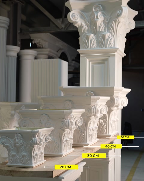 Capiteluri corintice de dimensiuni diferite, marcate cu 20, 30, 40 și 50 cm.