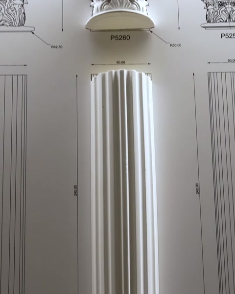 Desen tehnic al unei coloane striate cu profile decorative laterale.
