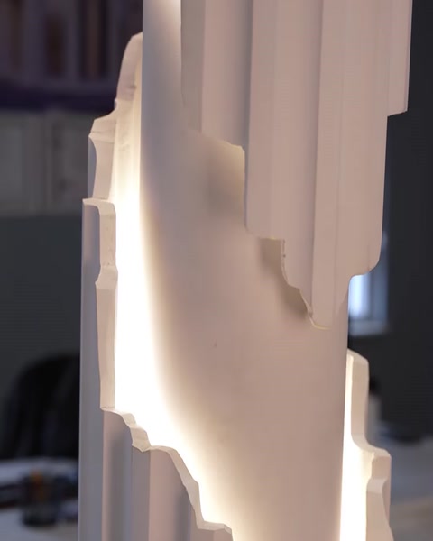 Transformați spațiul într-o operă de artă cu coloanele noastre iluminate cu LED și plexiglas — 0:39