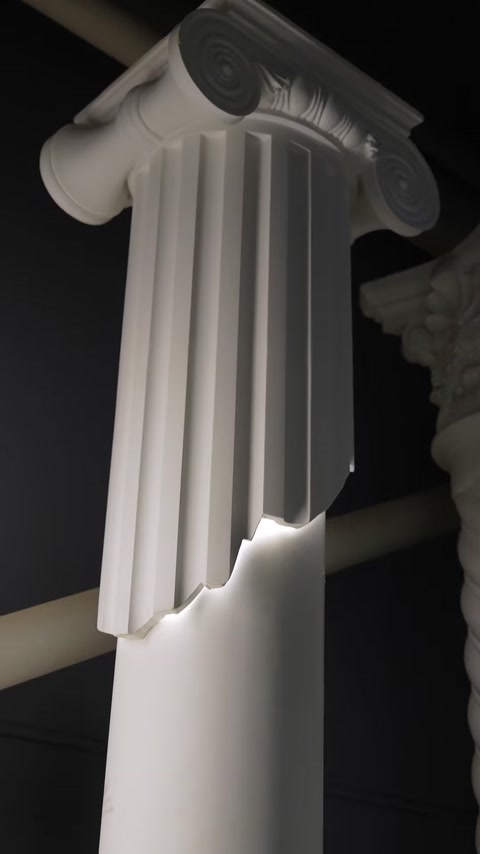 Transformați spațiul cu coloane iluminate cu LED și plexiglas