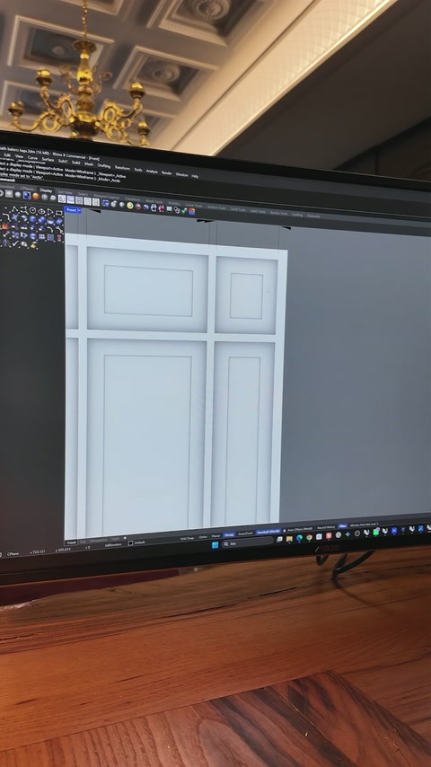Randarea frontală prezintă proporțiile panoului decorativ alb