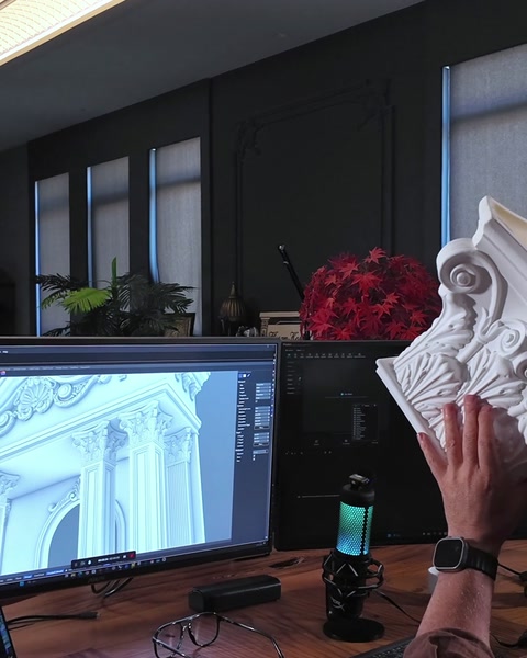 Capitelul fizic comparat cu modelul 3D al portalului de pe ecran
