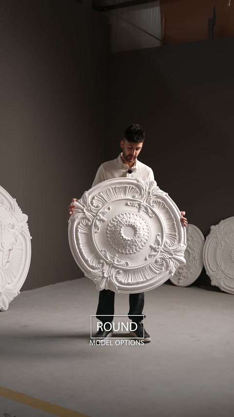 Rozetă circulară decorativă prezentată frontal pentru observarea detaliilor sculptate.