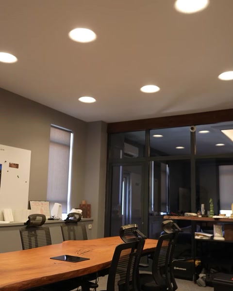 Design Modern și Iluminat Ambiental de Calitate Supremi — 0:32